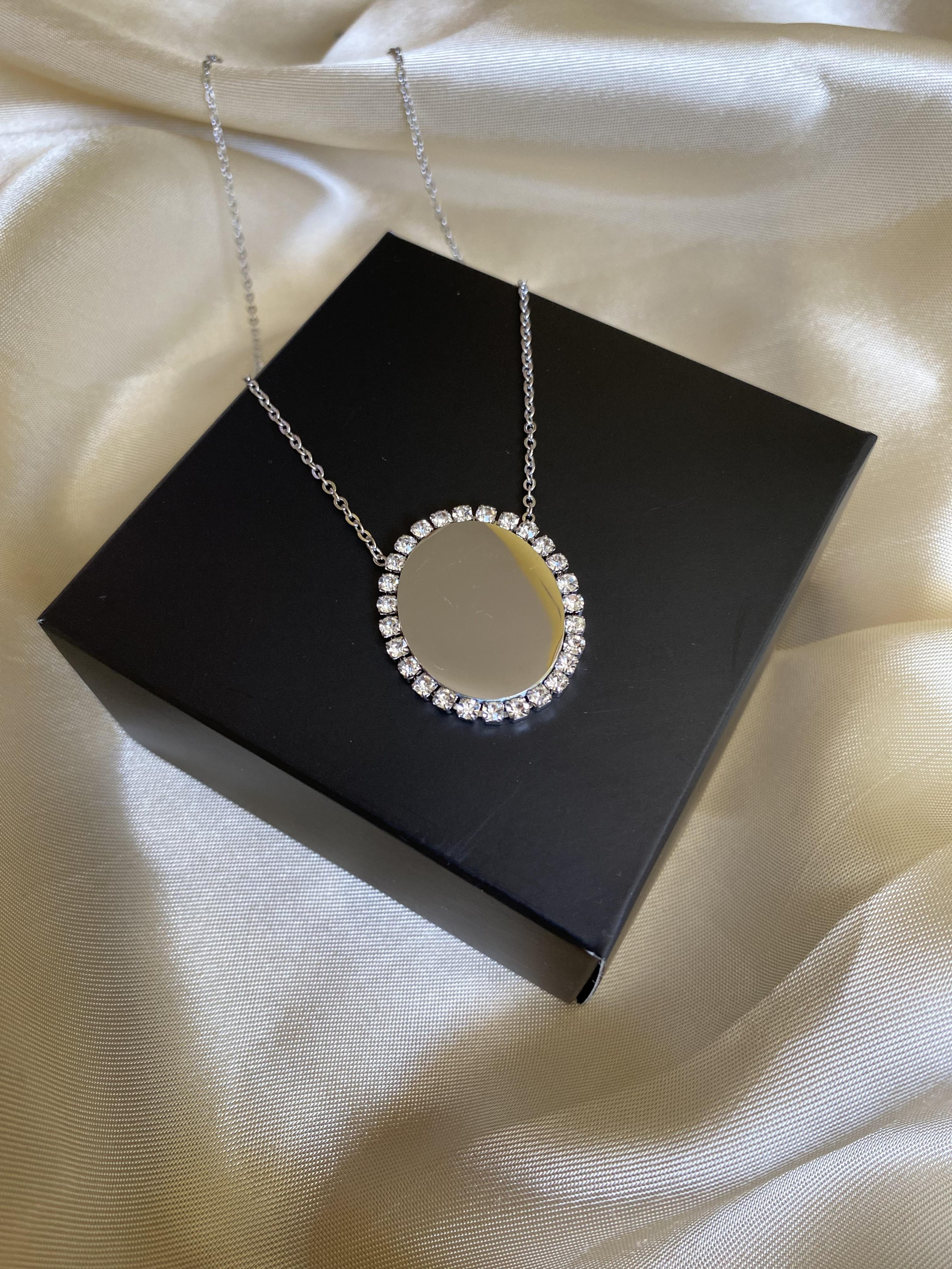 Oval taşlı çelik kolye