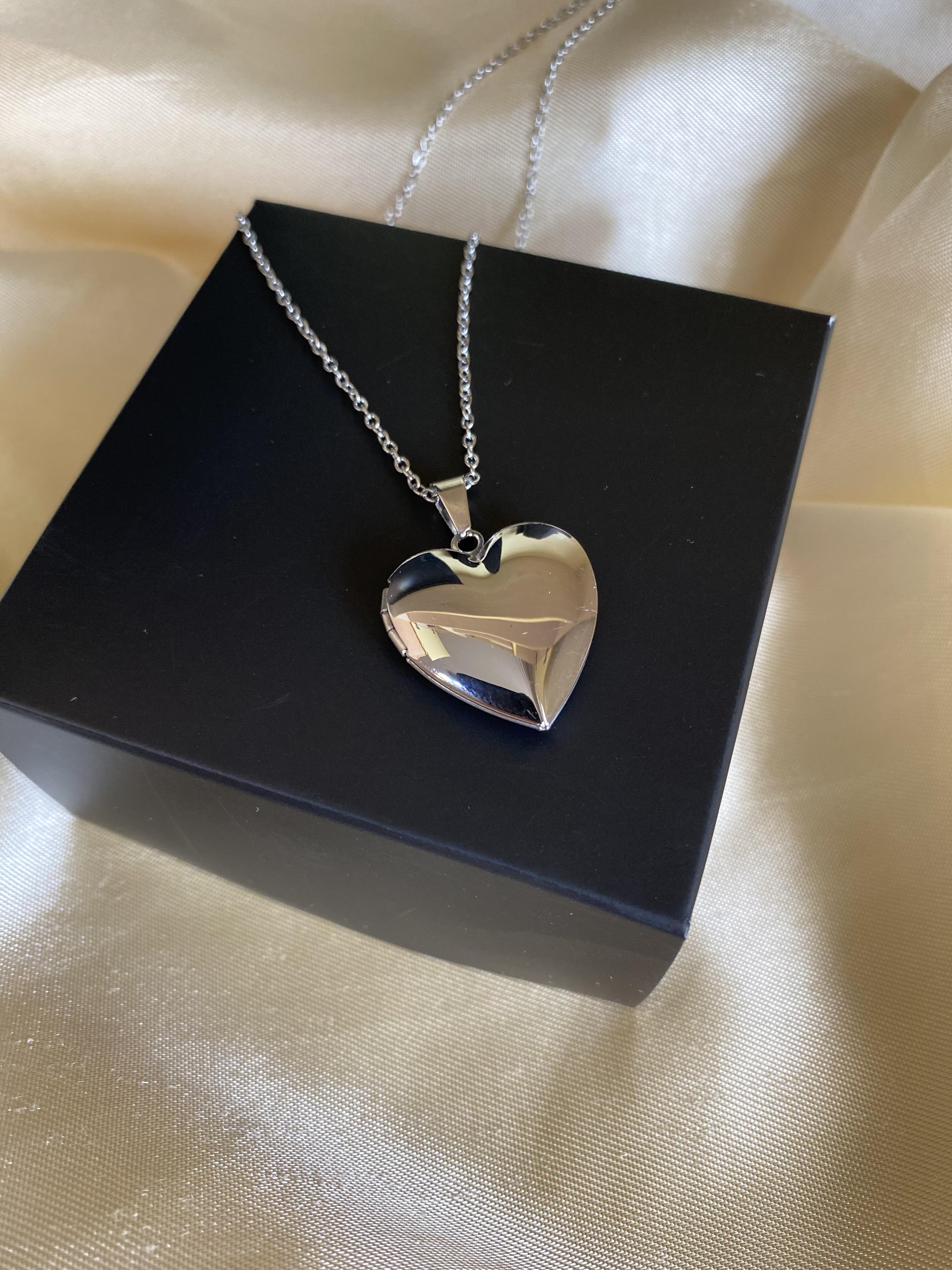 Gümüş renk kalp kolye