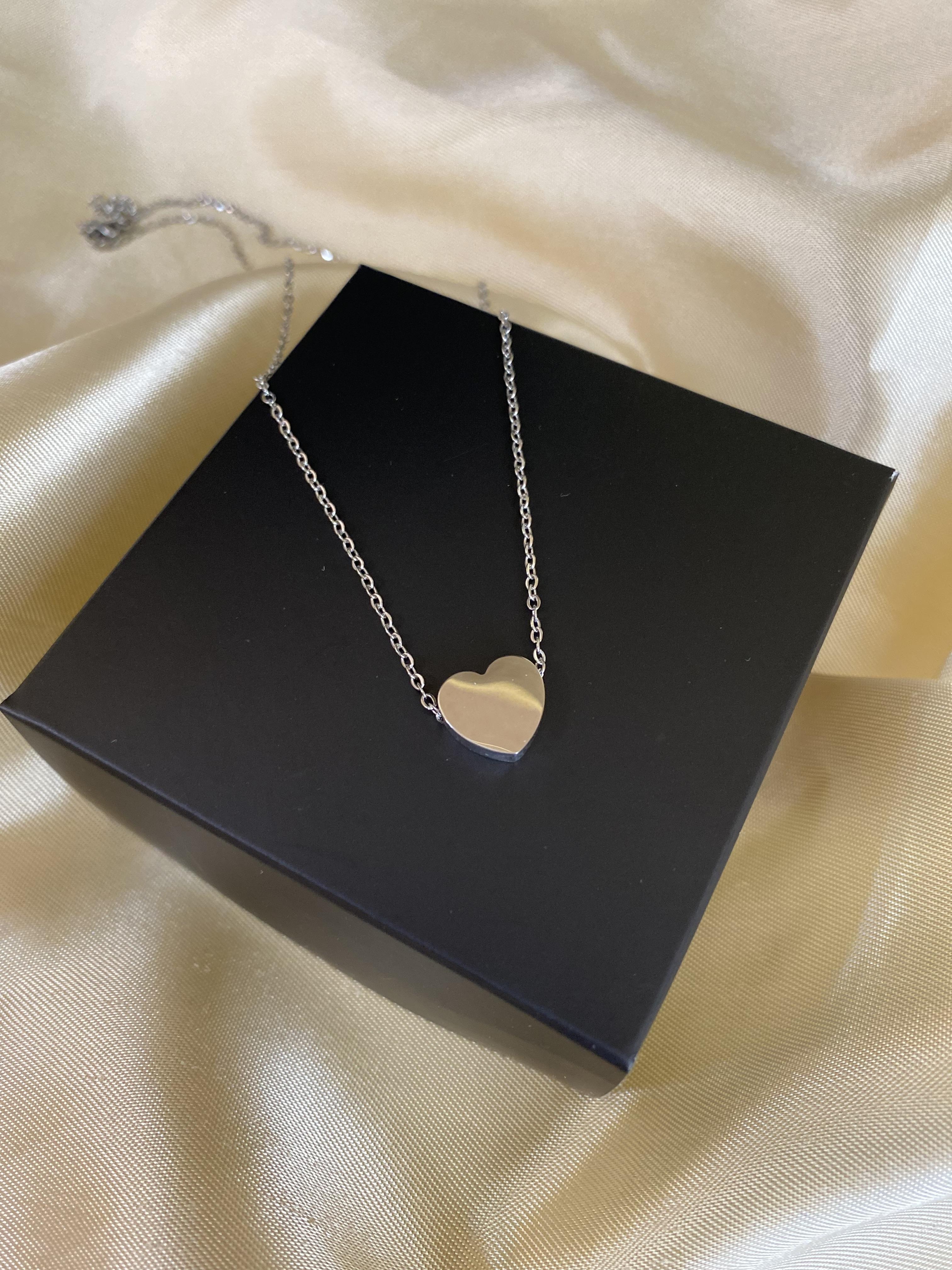 Gümüş renk kalp çelik kolye