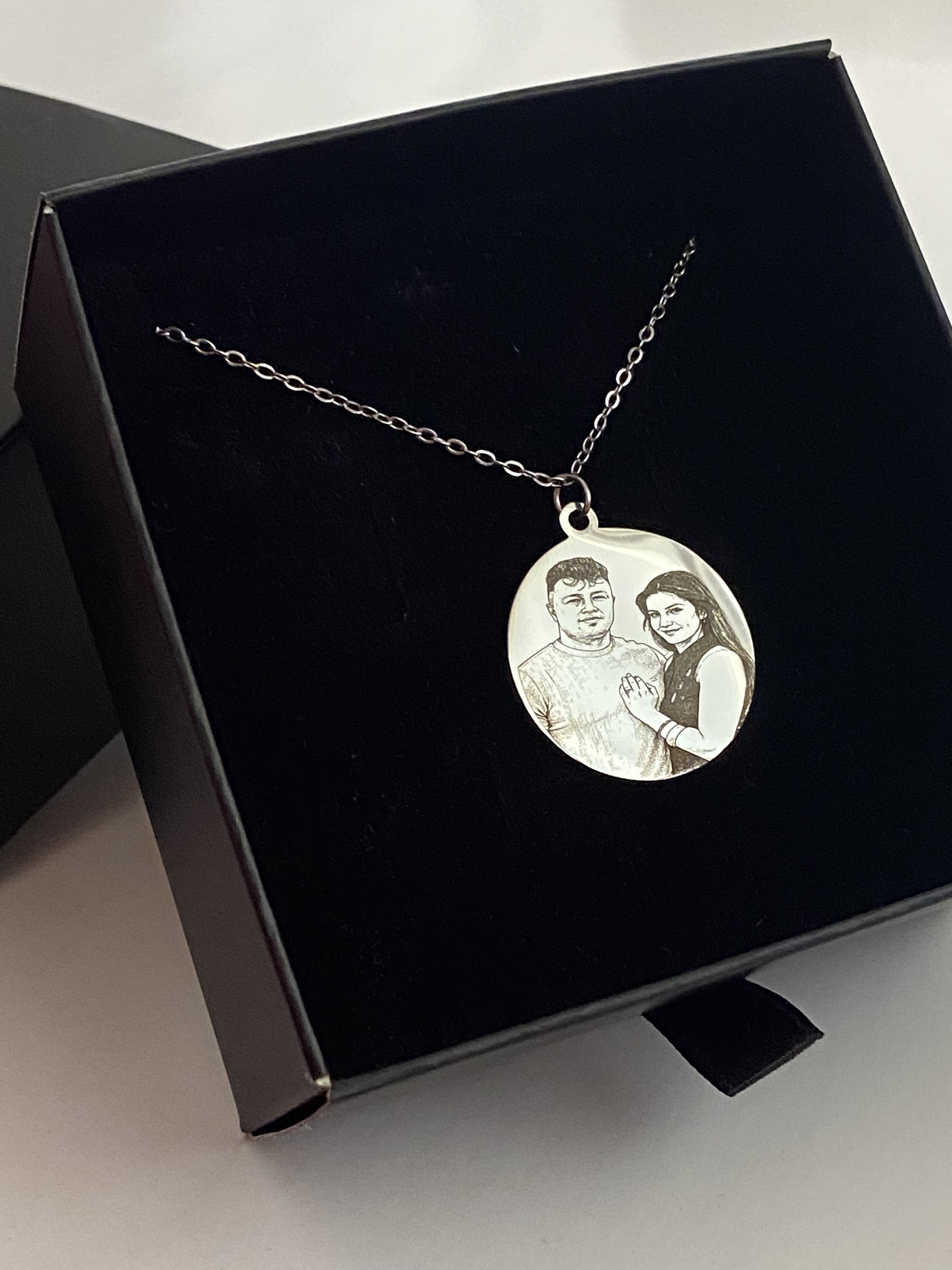 Gümüş renk çelik kolye